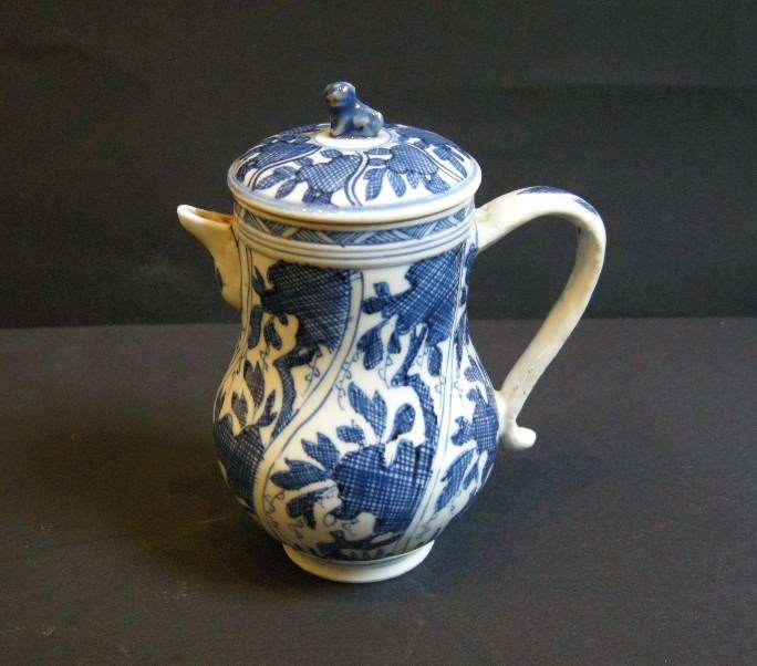 Porcelain ewer decorated in underglaze blue - Kangxi period